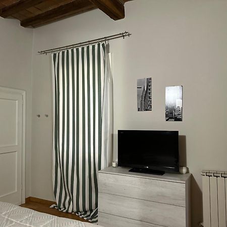 Maison Vert Appartamento In Centro Storico A Modena Bagian luar foto